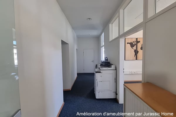 À louer - Surface commerciale de 91 m² avec ascenseur, vue sur le château, bureaux et annexes 4