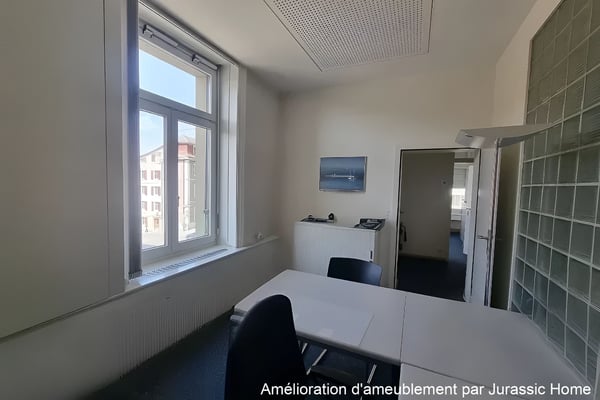 À louer - Surface commerciale de 91 m² avec ascenseur, vue sur le château, bureaux et annexes 5