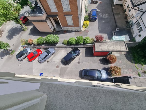 À louer - Surface commerciale de 91 m² avec ascenseur, vue sur le château, bureaux et annexes 11