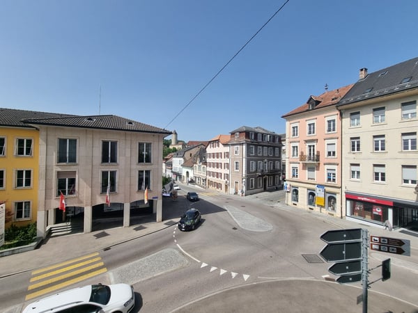 À louer - Surface commerciale de 91 m² avec ascenseur, vue sur le château, bureaux et annexes 10