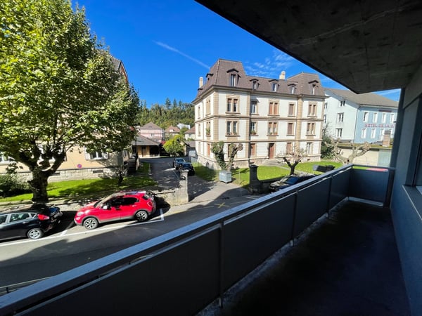 Appartement de 15m2 devant la gare avec balcon 2
