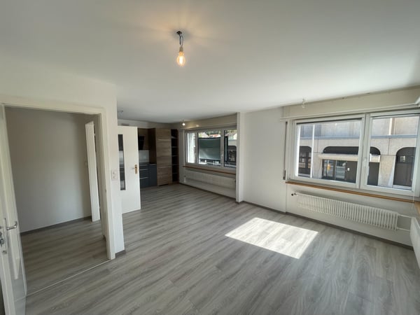 Appartement de 15m2 devant la gare avec balcon 1