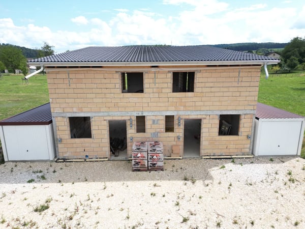Construisez votre vision - Deux maisons à terminer dans un écrin de verdure 4