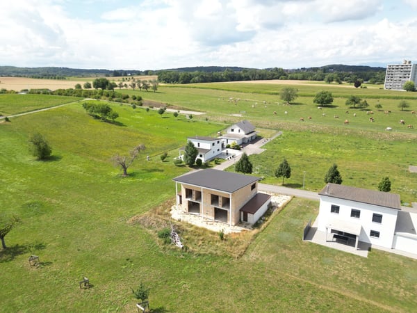 Construisez votre vision - Deux maisons à terminer dans un écrin de verdure 8