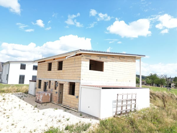 Construisez votre vision - Deux maisons à terminer dans un écrin de verdure 5