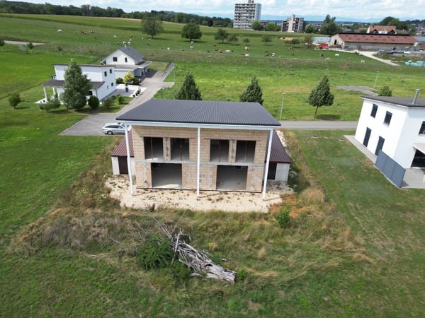 Construisez votre vision - Deux maisons à terminer dans un écrin de verdure 12