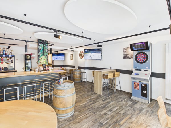 Local commercial à louer à Porrentruy   env. 200 m² avec bar aménagé et grand sous-sol