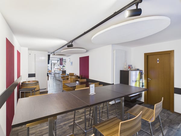 Local commercial à louer à Porrentruy env. 200 m² avec bar aménagé et grand sous-sol 5