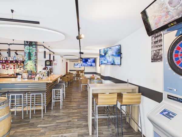 Local commercial à louer à Porrentruy env. 200 m² avec bar aménagé et grand sous-sol 4