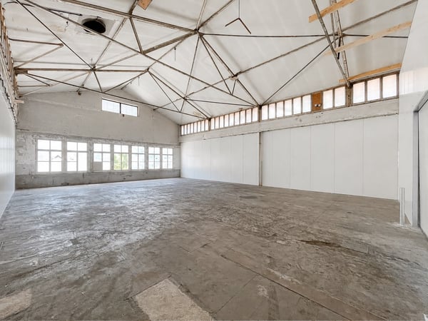Locaux commerciaux, artisanaux ou de stockage à louer à Saint-Ursanne 2