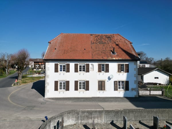 Maison bifamiliale charmante à Grandfontaine – 4.5 pièces avec garage et balcon 2