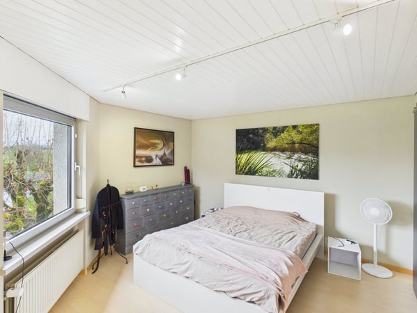 Maison à l'architecture contemporaine unique avec jardin, véranda et grand garage 12
