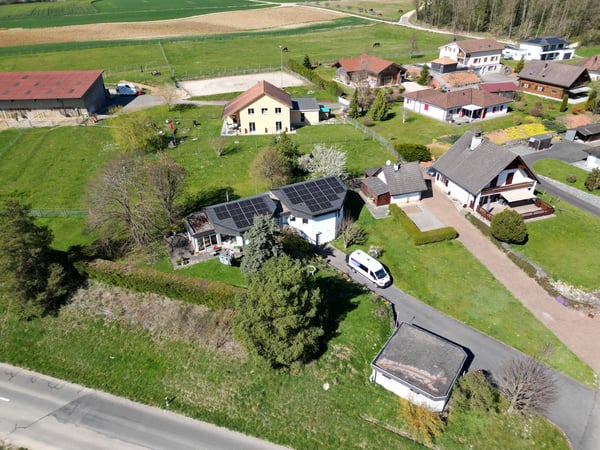 Maison à l'architecture contemporaine unique avec jardin, véranda et grand garage 7