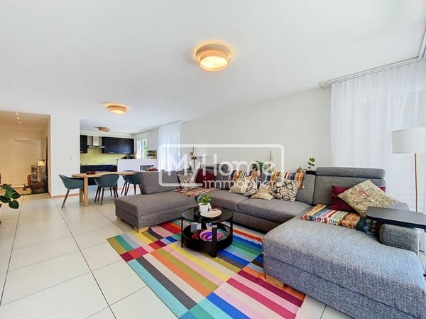 Spacieux appartement de 4,5 pièces avec un grand balcon d'angle dans un environnement résidentiel recherché 5