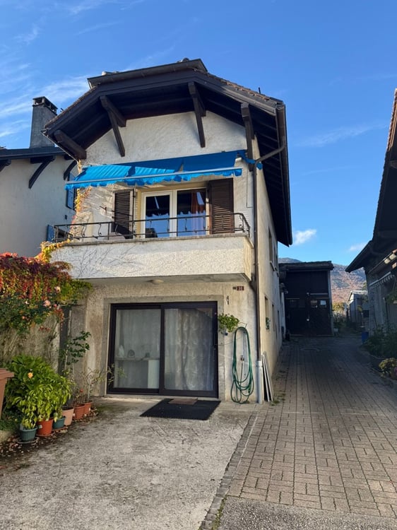 Parcelle de 505 m² avec deux logements et grange - Chéserex 2