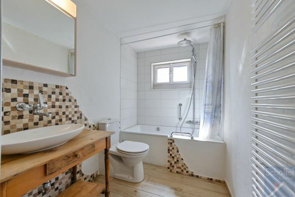 Freistehendes Einfamilienhaus mit Einliegerwohnung und viel Platz 3
