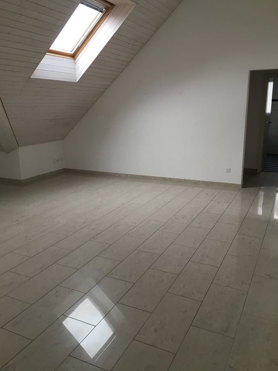 Helle 3.5-Zimmer-Dachwohnung mit Südbalkon & viel Charme 3