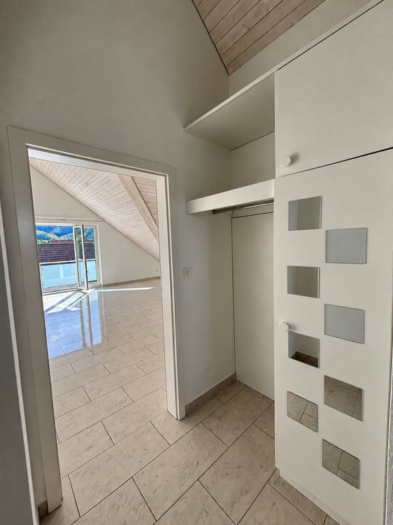 Helle 3.5-Zimmer-Dachwohnung mit Südbalkon & viel Charme 11