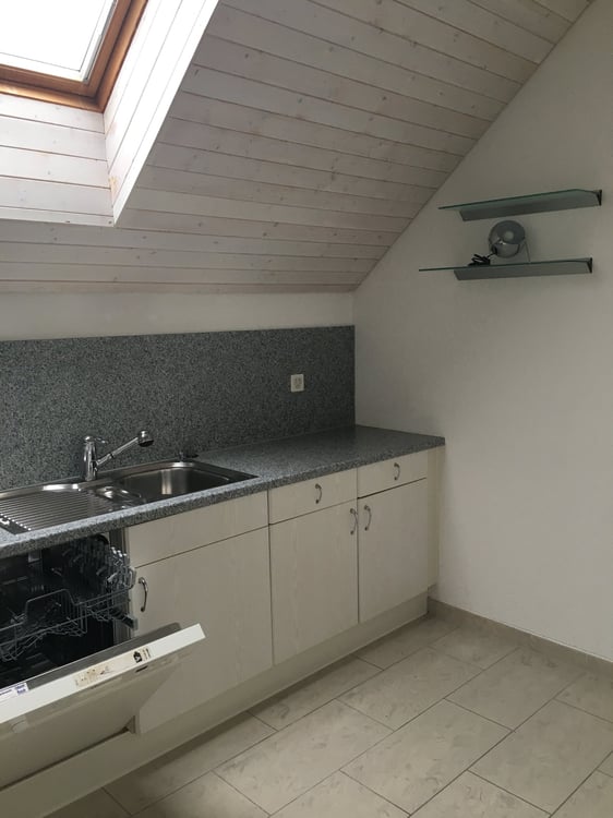 Helle 3.5-Zimmer-Dachwohnung mit Südbalkon & viel Charme 6
