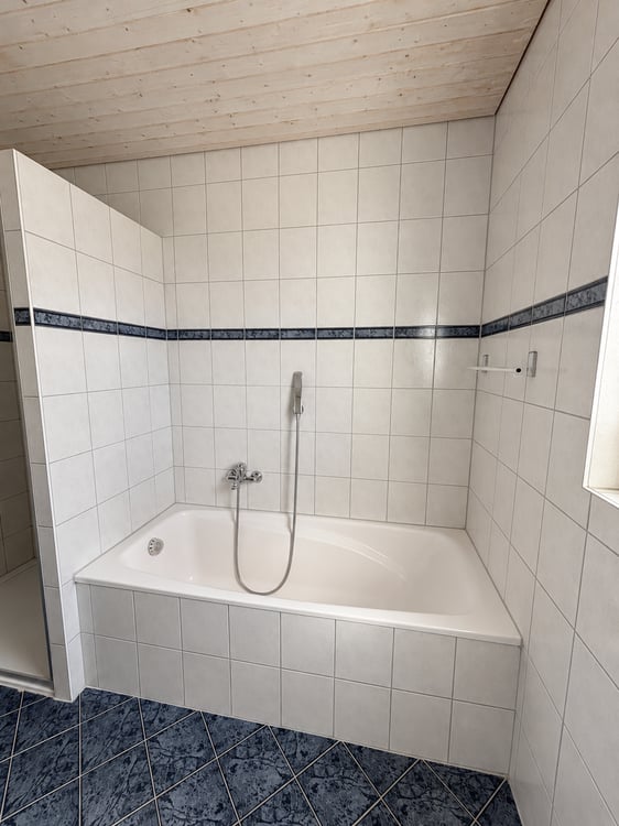 Helle 3.5-Zimmer-Dachwohnung mit Südbalkon & viel Charme 8