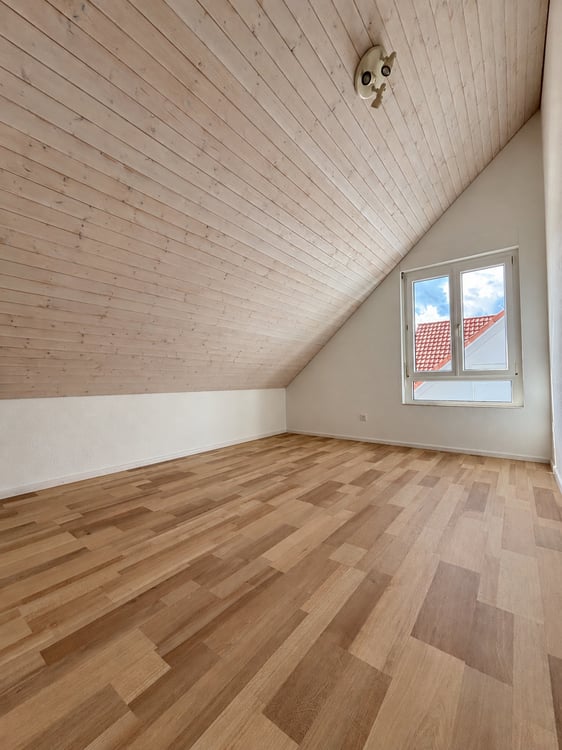 Helle 3.5-Zimmer-Dachwohnung mit Südbalkon & viel Charme 6