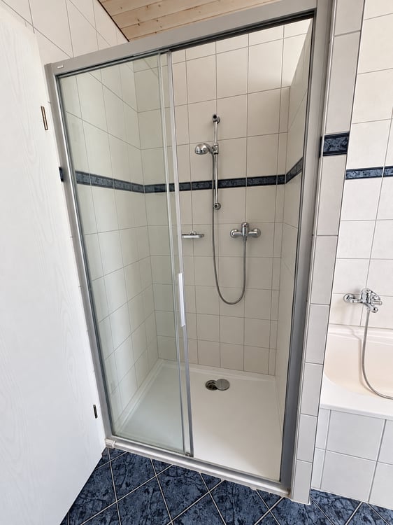 Helle 3.5-Zimmer-Dachwohnung mit Südbalkon & viel Charme 7