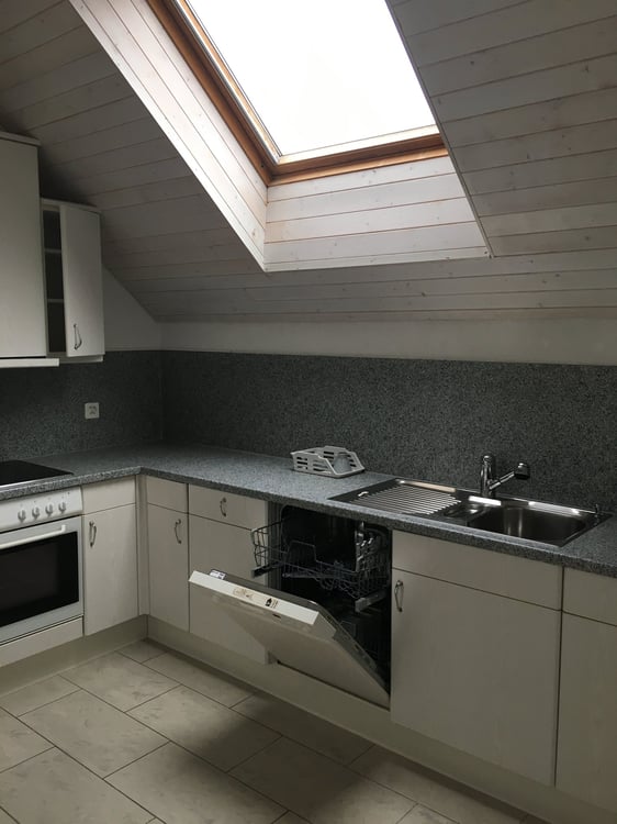 Helle 3.5-Zimmer-Dachwohnung mit Südbalkon & viel Charme 5