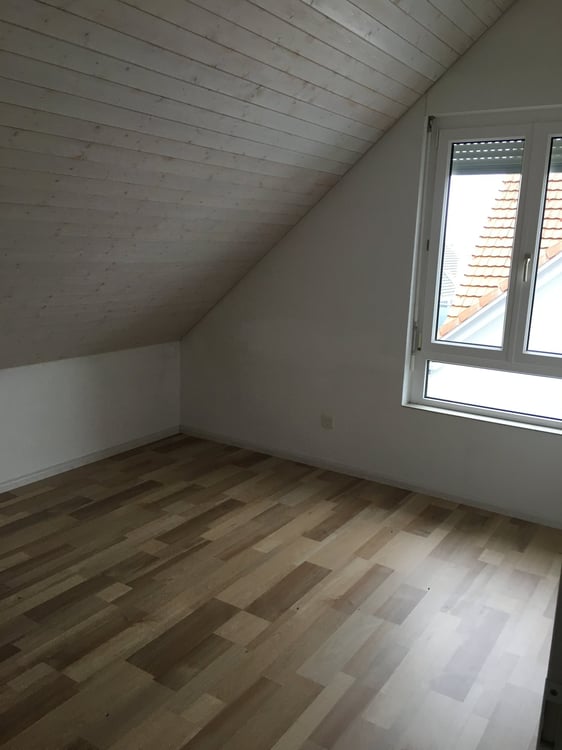 Helle 3.5-Zimmer-Dachwohnung mit Südbalkon & viel Charme 7