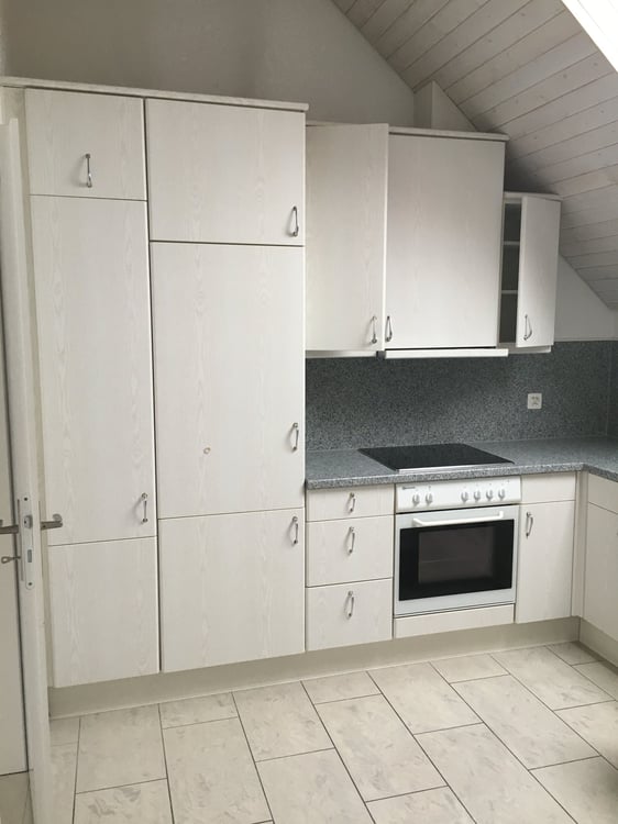 Helle 3.5-Zimmer-Dachwohnung mit Südbalkon & viel Charme 4