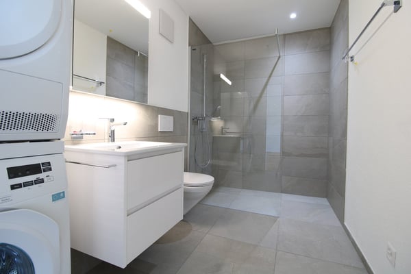 Moderne 2.5-Zimmer-Wohnung mit herrlichem Ausblick 9