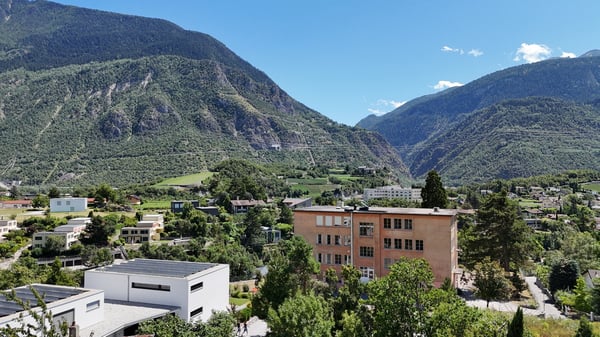 Villa avec terrain à bâtir et grange – Quartier Plantzette, Sierre 11