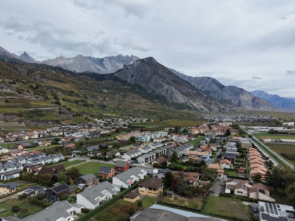 Villa à Saillon – beaux volumes et potentiel de modernisation 8