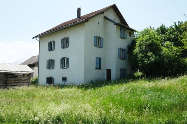 Das grosse Dreifamilienhaus in Schluein bei Ilanz/Glion 2