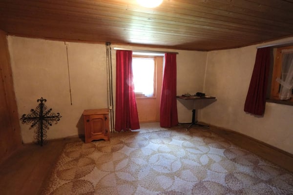 Das grosse Wohnhaus mit Stall in Schluein bei Ilanz/Glion 8