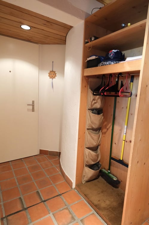 Eine 2.5-Zimmer-Wohnung mit Galerie an bester Lage in Laax 10