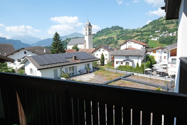 Eine 2.5-Zimmer-Wohnung mit Galerie an bester Lage in Laax 6