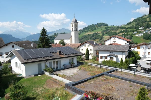 Eine 2.5-Zimmer-Wohnung mit Galerie an bester Lage in Laax 11
