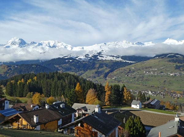 Wohnen und Geniessen in Valata/Obersaxen Mundaun, mit Ski-in und Ski-out 1