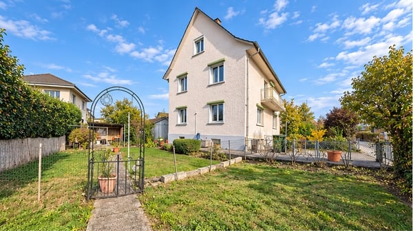 Doppelhaushälfte mit grossem Garten – Raum für Ihre Wohnideen in Biberist 1