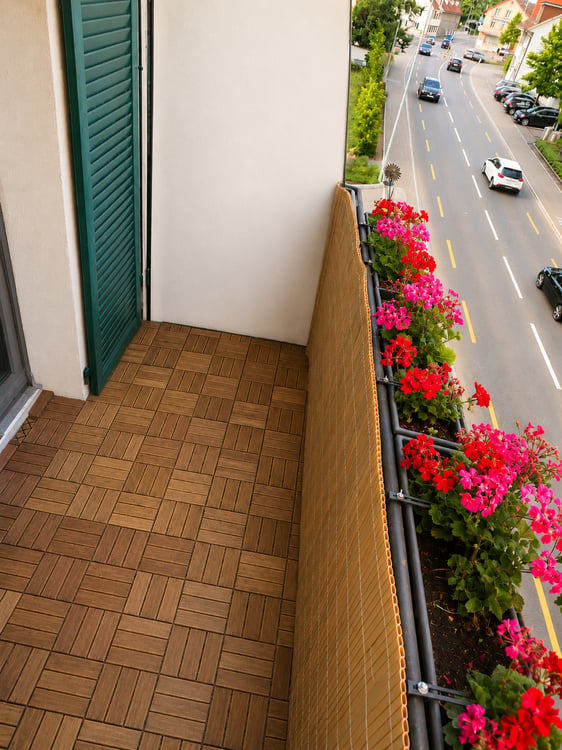 In unmittelbarer Zentrumsnähe, geräumiger Grundriss mit gemütlichem Balkon! 8