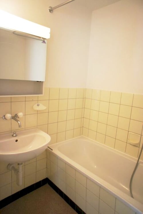 Grosszügige und helle Wohnung an ruhiger Lage! 8