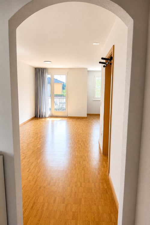 Hell und grosszügig, mit attraktivem Balkon! 3