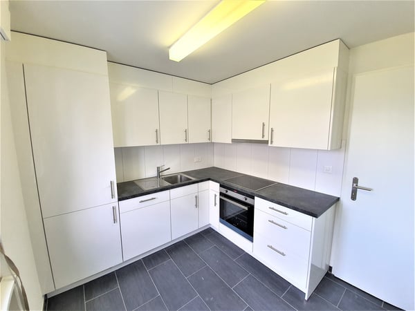 Grösszügiger Grundriss, modern und mit sonnigem Balkon! 2