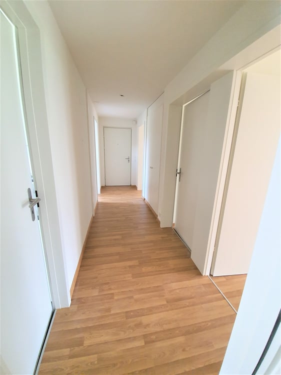 Grösszügiger Grundriss, modern und mit sonnigem Balkon! 6