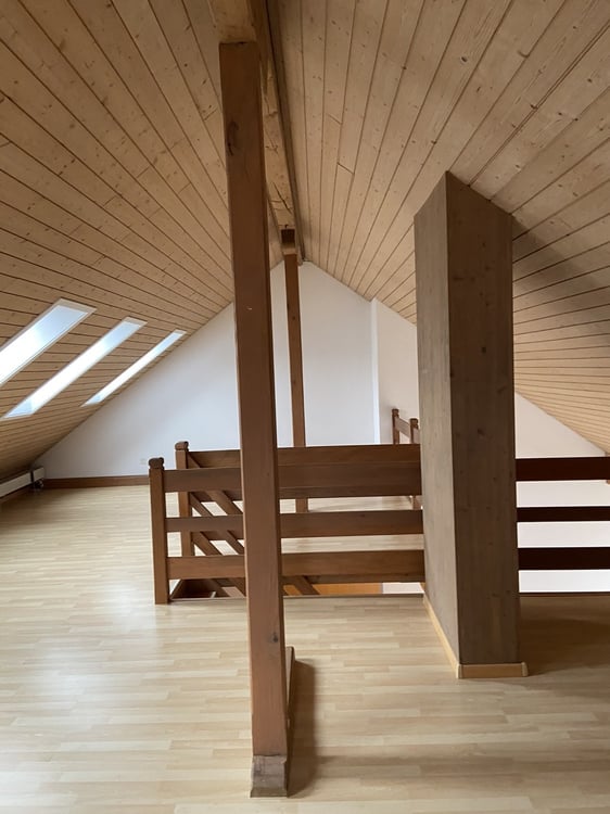 Stilvolle Dachwohnung mit Balkon und grosser Galerie! 5