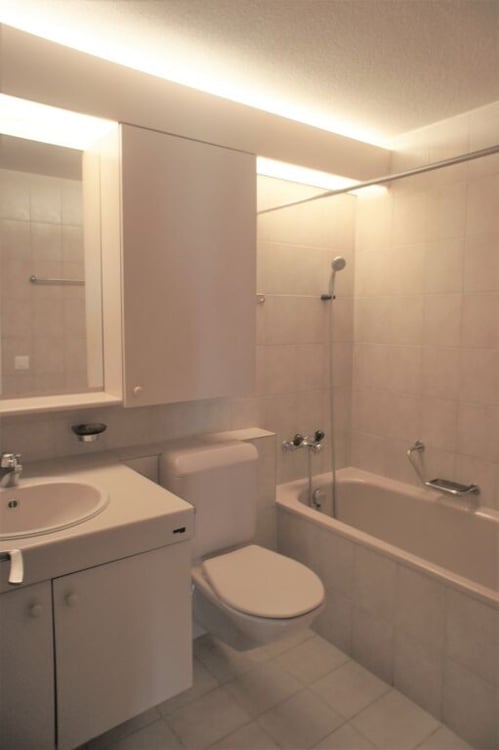 Modern, zentral gelegen, mit grossem Balkon im Grünen! 10