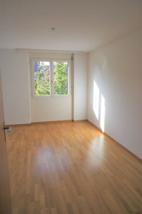 Modern, zentral gelegen, mit grossem Balkon im Grünen! 8