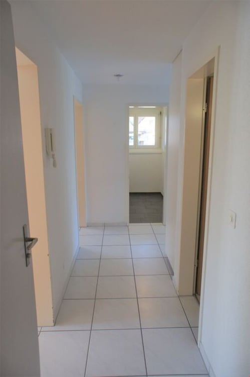 Modern, zentral gelegen, mit grossem Balkon im Grünen! 7