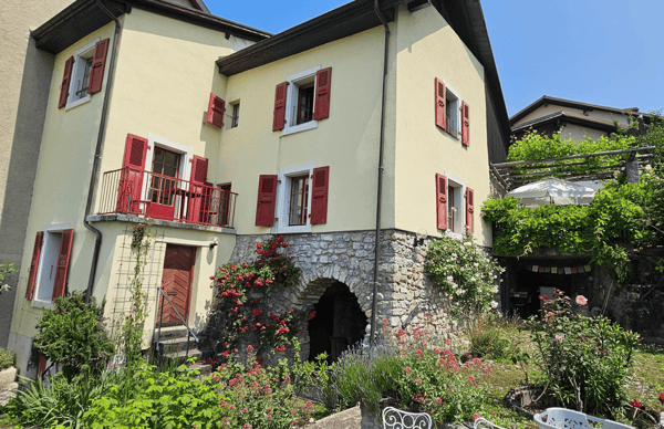 Maison de charme à Brent avec une magnifique vue sur le lac Léman 4
