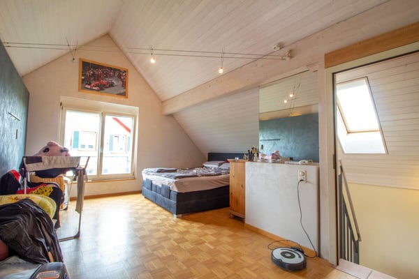 5.5-Zimmer-Doppeleinfamilienhaushälfte mit ausgebautem Dachstock und Aussicht 18